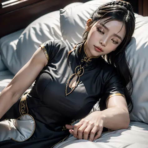 The cheongsam woman reclining on the Luohan bed, her eyes slightly closed, her arms pillowed under her head, her head coiled, and her hair in a bun on her head