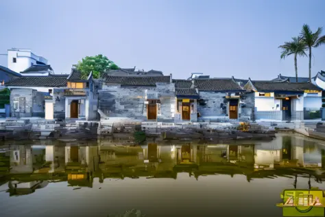 there are many buildings adjacent to bodies of water, ancient chinese architecture, ancient buildings, zhouzhuang ancient town, ...