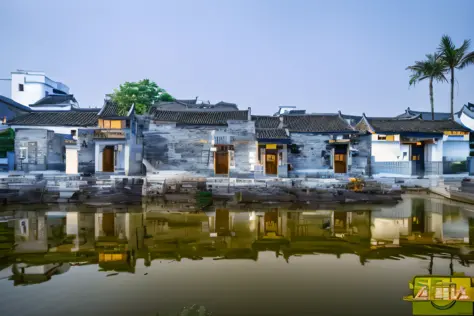 there are many buildings adjacent to bodies of water, ancient chinese architecture, ancient buildings, zhouzhuang ancient town, ...