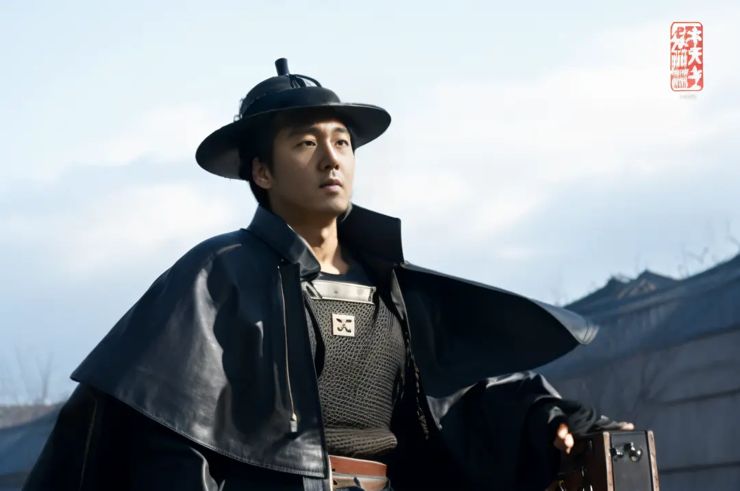 Allard man in black hat and cloak holding suitcase, clothed in old samurai uniform, from three kingdoms, still from live action ...