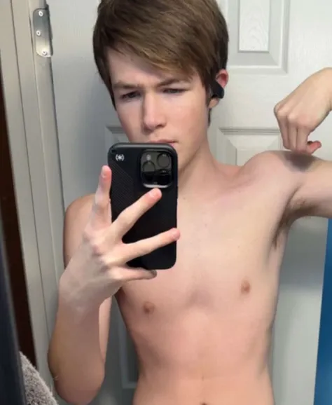 best qualityer)),16 year old Tom Holland, hairless,strong, six pack -  SeaArt AI