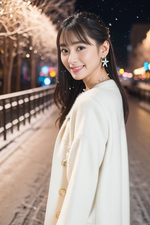 masuter piece、4K、Sony　α7Ⅲ、85mm lens、It's snowing、　winter night park, (Lots of Christmas illuminations)、Kawaii Girl、Cowboy Shot、white knit coat、crystal earrings、a necklace、Smiled、Shoulder back