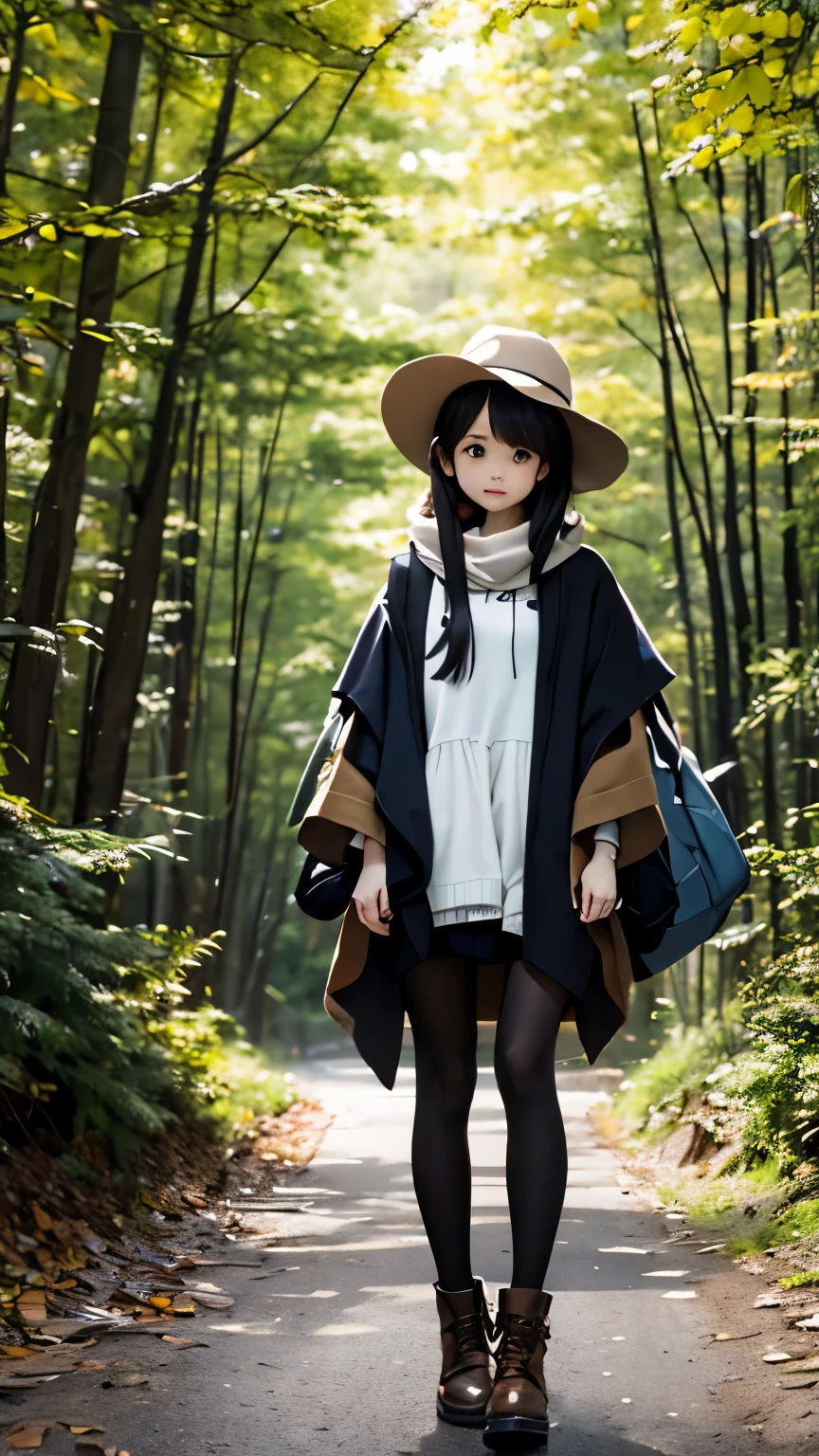 한 소녀、튤립 모자、카키 판초、배낭、어두운 숲、깊은 숲、걷는、