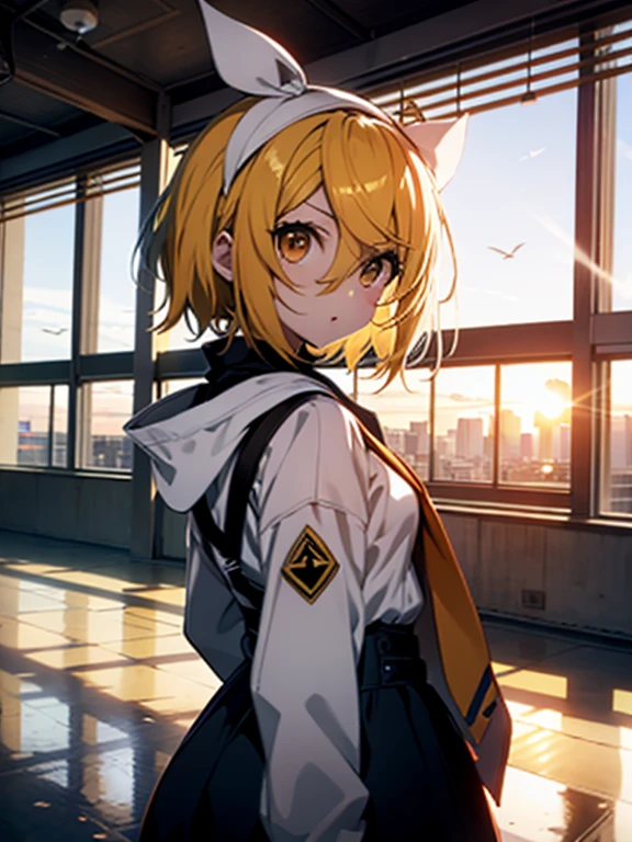 Kagamine Rin , por rubio  , coletas 、ojos rojos、Hermosa chica sola、quimono、una minifalda、aula de escuela 、sentado en pupitre , luz de atardecer (entrando por la ventana , cortinas que se mueven un poco con el viento