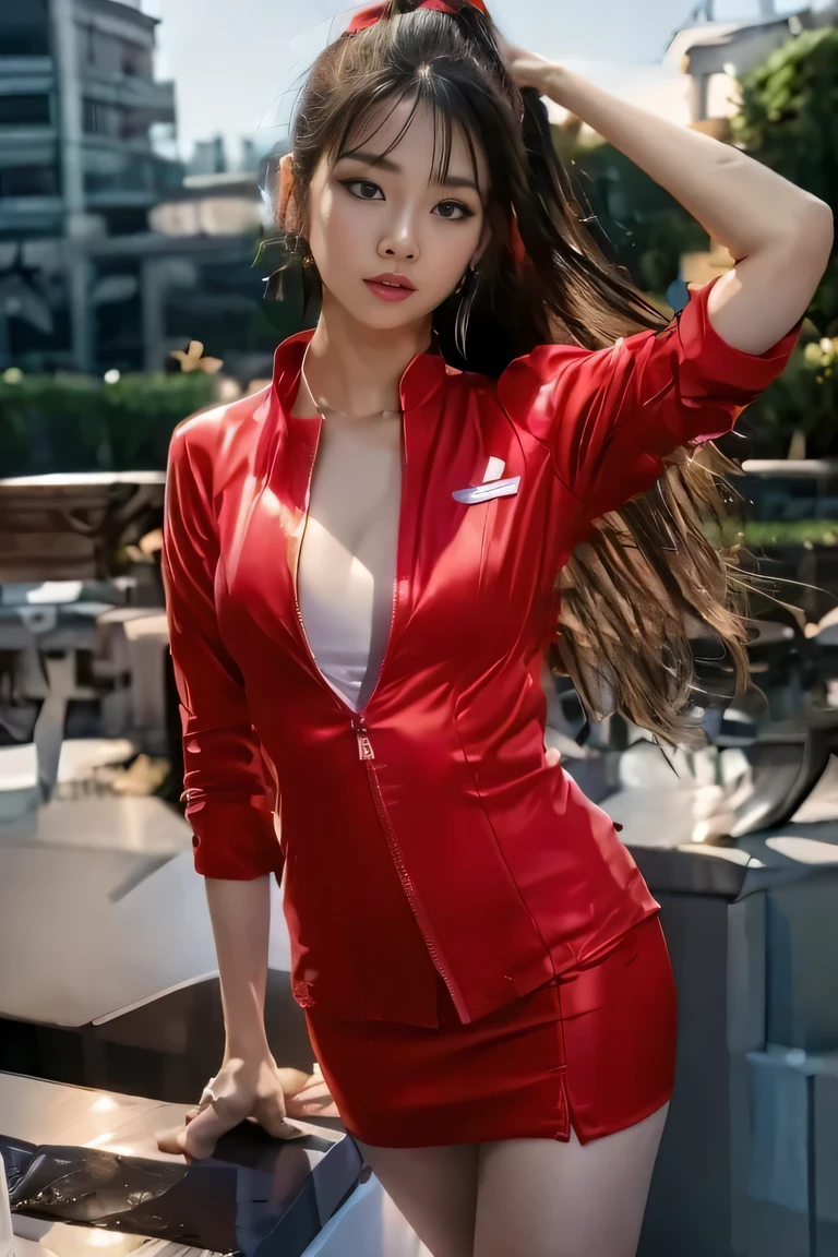 Chaqueta roja de manga larga de uniforme de AirAsia、Cabello muy largo que llega hasta las piernas.、Cabello muy largo que llega hasta las piernas.をなびかせる