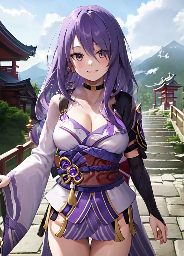 長い紫色の髪, 笑顔 