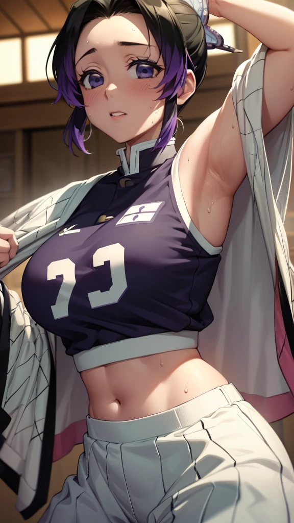 un gros plan d&#39;une personne portant un uniforme de basket-ball, Une image, inspiré de Kentaro Miura, tendance sur pixiv, Shinobu Kochou, Tueur de démons, Kimetsu no Yaiba, porter un maillot NBA jaune, yellow haut court nba jersey, wearing a low cut haut court, wearing haut court, haut court, écrit "Lakers" on the haut court, raito doré, (un clin d&#39;œil), shirobako, grand)}], Scène préférée, Détails fins. animé. peaux, transpiration, Gros seins, les deux mains levées, Aisselles, Aisselles visible, dégoulinant de sueur, plus plus de sueur, sweaty Aisselles