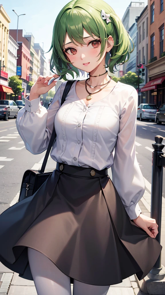 chef-d&#39;œuvre, Meilleure qualité, haute résolution, 1fille, seulement, Yamagishi Fuuka, , jupe, collants blancs, bijoux, collier, Kirijodef, cheveux sur un œil, , arc, black jupe, heureux, cowarc shot, Rue de la ville