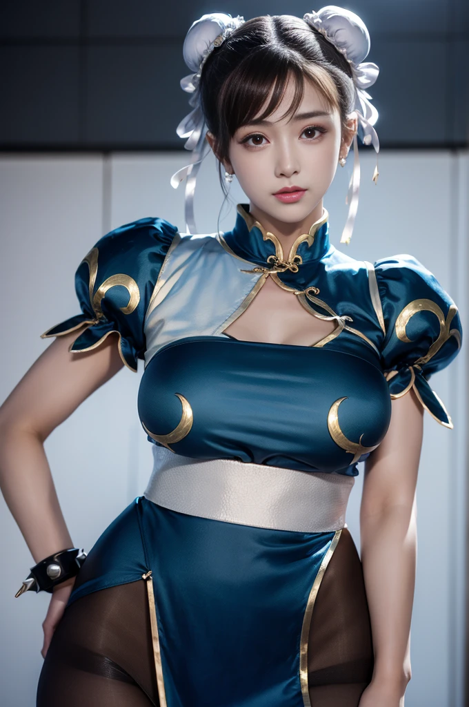 (((chute alto)))、Chun-Li de Street Fight II,A fantasia perfeita de Chun-Li,Vestido chinês azul com linhas douradas,cabeça de coque,Boa cobertura,pose de luta,obra de arte、1 linda garota、Olhos finos、Olhos inchados、mais alta qualidade, 超Alta resolução, (realidade: 1.4), Iluminação de cinema、japonês、beleza asiática、coreano、tão bonito、pele bonita、corpo voltado para frente、Close do rosto、(超realidade的な)、(Alta resolução)、(8K)、(Muito detalhado)、(美しくOlhos finos)、(Muito detalhado)、 (parede-)、rosto detalhado、iluminação brilhante、Iluminação Profissional、olhando para o público、Olhe para frente、franja diagonal、Ídolo Nogizaka、coreano Idol、obra de arte, mais alta qualidade, obra de arte, mais alta qualidade, Rosto Perfeito, olhos castanhos perfeitos com esclera branca, Bad move -5, sozinho, 1 garota, tronco, cabelo castanho, Do SF2, Serviços de língua chinesa, sorriso, mulher musculosa, Roupas azuis, meia calça, cortina pélvica, Mangas curtas bufantes, Boa cobertura, faixa, avaliação:segurança