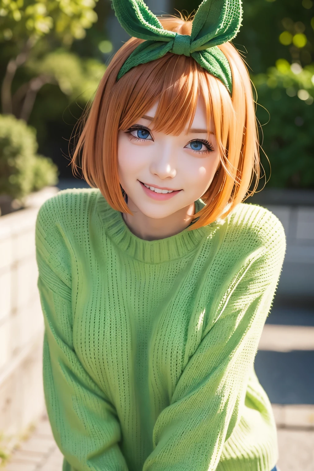 Nakano Yotsuba, curto_Cabelo, franja, azul_olhos, laranja_Cabelo, arco de cabelo, fita verde, Cabelo_Entre_olhos,um sorriso, suéter de tricô, Poses desagradáveis