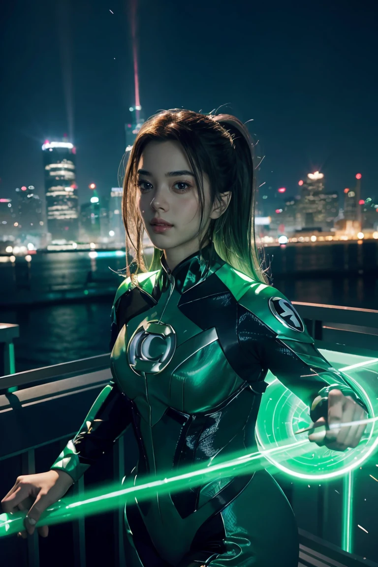 Escena de la película, Mujer vestida como Linterna Verde de DC, extremadamente detallado, paisaje urbano futurista, Noche, luces de neón brillantes, fumar, chispas, virutas de metal, escombros voladores, efectos de energía azul, Luz volumétrica