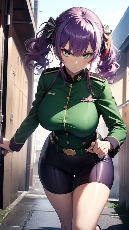 Chica de anime seria, zara, peinado de coletas de Zara, cabello morado de dos tonos, ojos verde claro, cara seria, buson enorme y redondo, hermoso cuerpo regordete, uniforme soviético verde, Cinturón de balas, Hoja en mano, pose dinámica, posición de acción