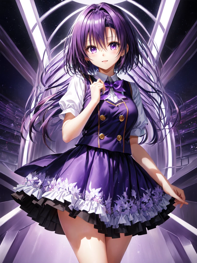 Kanade Suzu,De pie,pelo esponjoso de color morado oscuro,Ojos morados oscuros,cabello corto,uniform,camisa,falda