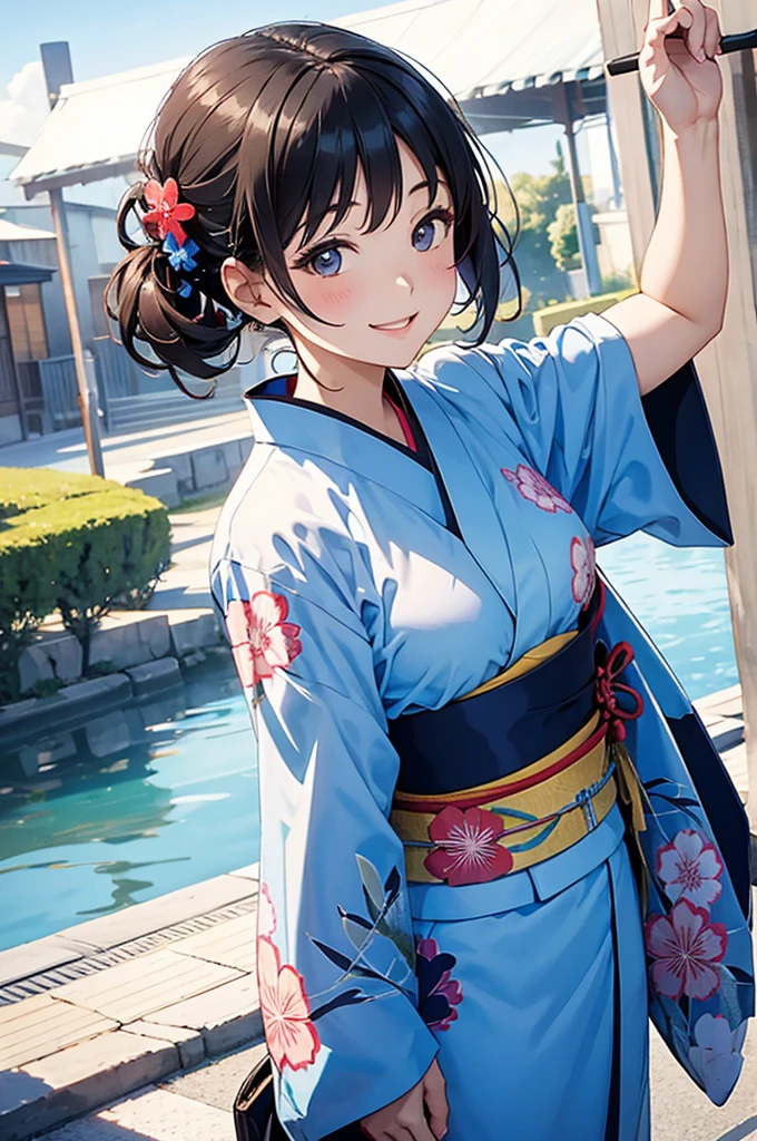 امرأة مبتسمة جميلة ترتدي الكيمونو تحيي الناس بمرح "صباح الخير" بينما تفتح ذراعيها تحت السماء الزرقاء