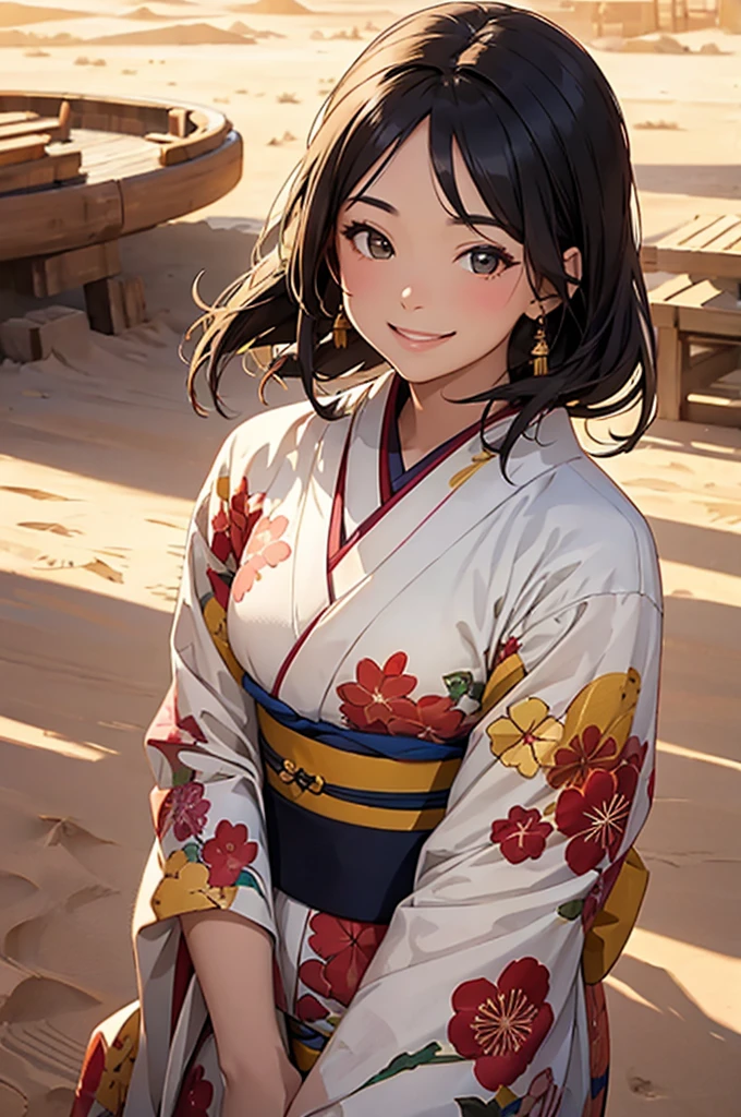 Eine wunderschöne lächelnde Frau im Kimono in der sonnenbeschienenen Wüste
