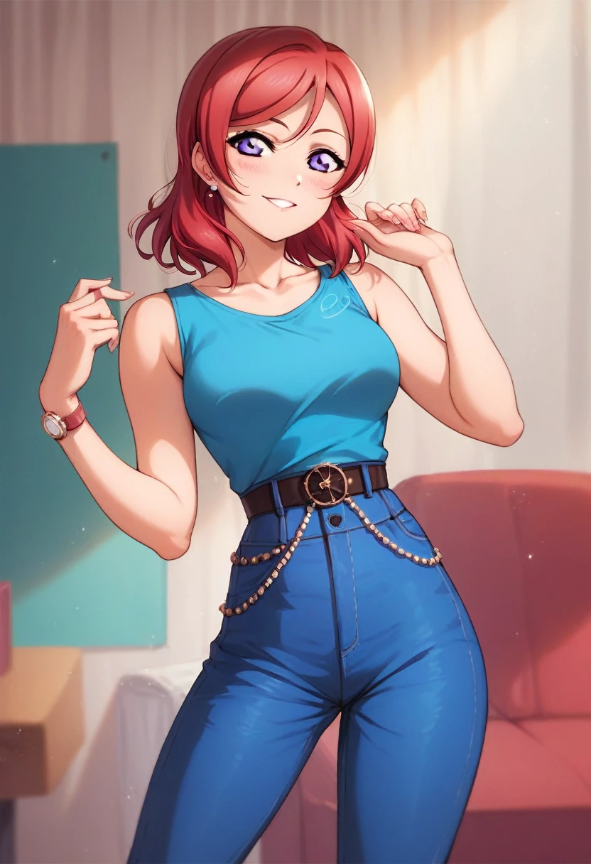 maki nishikino,ama vive,alta resolución,cabello rojo ,dolo, ojos morados,rubor ,clavícula , Camisa azul a cuadros, Sin mangas,pantalones de cintura alta,Cinturón delgado,reloj de mano, Moda , (sonrisa:0.6),(lápiz labial:0.7)