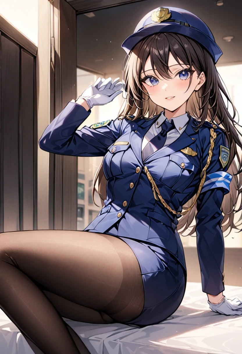 1fille、pieds hors cadre、femme policière、紺色のfemme policière、femme policièreの制帽、Boutons d&#39;uniforme、chemise à col、cravate noire、Jupe crayon bleu marine、collants noirs、Veste d&#39;uniforme、Escarpins noirs、Gants blancs