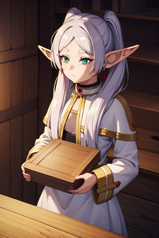 Un elfo , mirando un cofre 