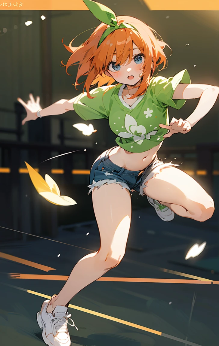 Yotsuba Nakano, arte oficial、Bellamente estético:1.2)、patrones、El cabello se extiende por todas partes、4k, Excelente calidad, ultra detalle, luz tenue, bokeh de enfoque profundo, trazado de rayos, --niji 5. Nakano Yotsuba from the quintessential quintuplets, Yotsuba Nakano, pelo corto naranja, blue eyes, nakano_Yotsuba, , Cinta Verde,, splendid, iridescent, pose dinámica, Moviente, excelente diseño de personajes, cuerpo completo pose, cuerpo completo, cuerpo completo shot, cara perfecta, limpio, limpio, perfect definition aaYotsuba, cabello corto,Golpes,pelo entre los ojos, (Atuendo casual), jeans cortos, top corto, zapatillas, cute Atuendo casual