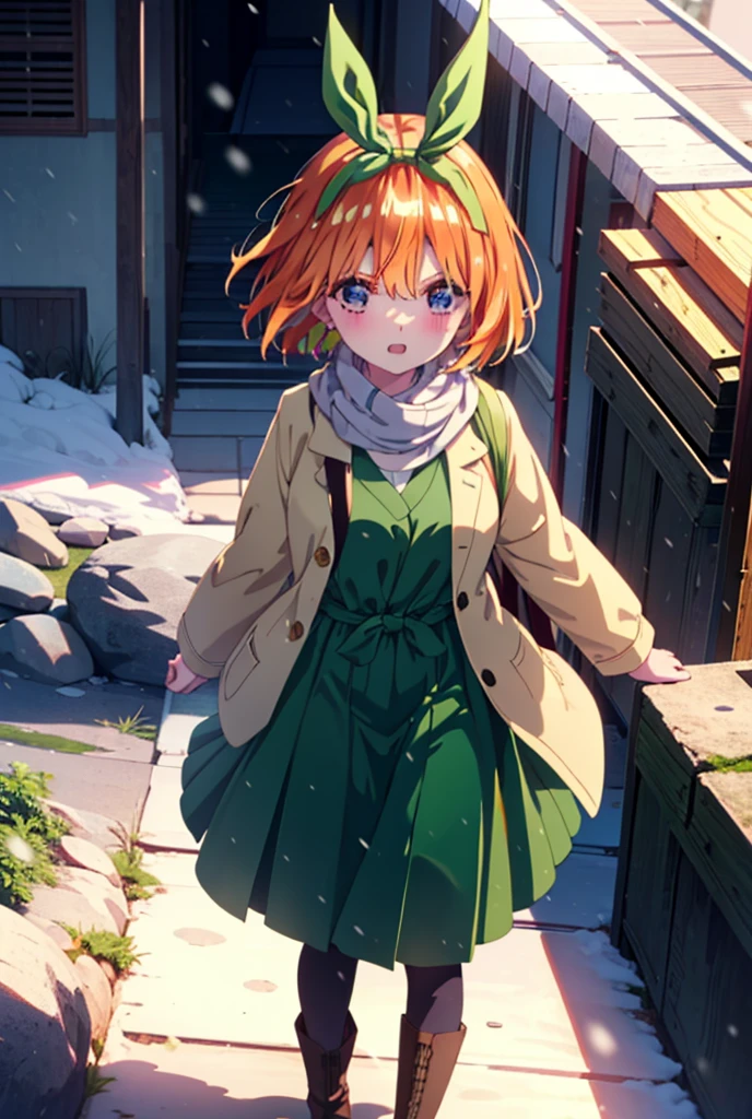 Yotsubanakano, Yotsuba Nakano, bangs, short hair, blue eyes, Hair between the eyes, hair ribbon, hair band, Orange Hair, (Green ribbon:1.5), smile, Hair between the eyes,blush, Open your mouth,White Breath,scarf,Green neck long coat,V-neck sweater,Long skirt,Black Pantyhose,short boots,Standing leaning against a wall,Snow is piling up,that&#39;it&#39;s snowing,whole bodyがイラスト入るように,Hiding in a roofed building,
break outdoors, construction area,
break looking at viewer, whole body,
break (masterpiece:1.2), Highest quality, High resolution, unity 8k wallpaper, (shape:0.8), (Beautiful attention to detail:1.6), Highly detailed face, Perfect lighting, Extremely detailed CG, (Perfect hands, Perfect Anatomy),