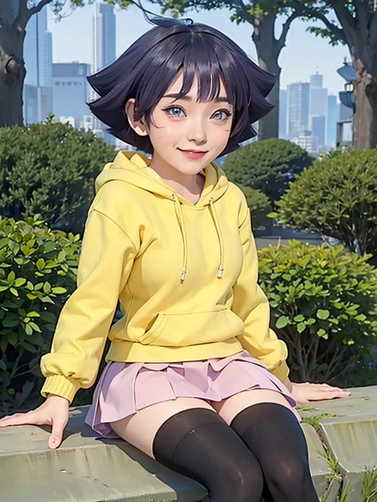 1 Mädchen, Himawari Anime Naruto Shipudden, Kurzes Haar , lila Haare, blaue Augen, Schön, gelbe Kleidung , lächeln, realistisch clothes, detail kleidung, Stadthintergrund, Ultra-Detail, realistisch