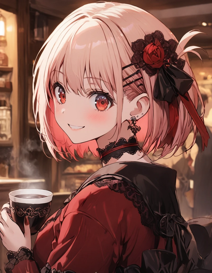 1 chica, Chisato Nishikigi, chica kawaii, moda gótica lolita con encaje delicado, (((ropa roja))), hermoso adorno para el cabello, pelo entre los ojos, sonriente, Parte superior del cuerpo, pendientes antiguos, Gargantilla, fondo de cafetería de estilo europeo, Ella está tomando una taza de café