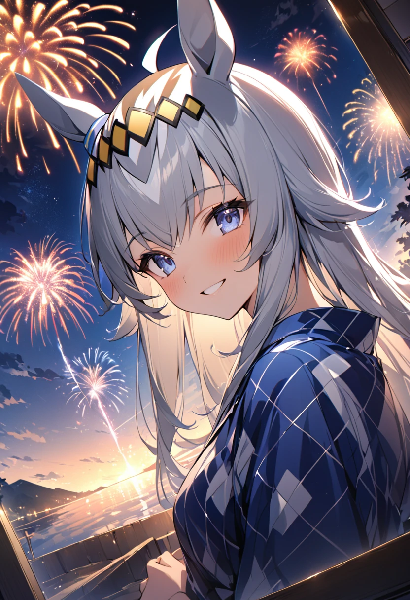 masterpiece、Highest quality、Depicted in detail、Oguri Cap\(umamusume\)、Blue yukata、Fireworks in the distance、Beautiful Eyes、Turn around and smile、Slope、Diffuse reflection of light、flash、Upper body close-up、Wide angle、Golden Ratio