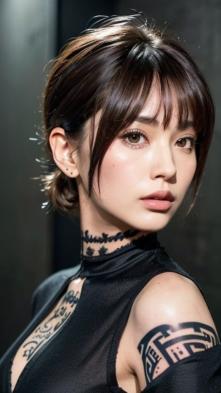 (((Face close-up)))、(((Brown Shortcut)))、(((Tattoo on chest))),(((She is posing like a model at a hair salon., Indoors, against a black wall.)))、(((Casual black winter long sleeve open chest)))、Japanese, 1 girl、Standing Alone、I&#39;m looking forward to it、Light eye makeup、Brown Hair Color、Flat 、Hair blowing in the wind、Quality of actress、Shiny, Surreal Face、smile、Teary-eyed、look up、Subtle lighting effects、 Ultra-Realistic Capture、Very detailed、High resolution 16K human skin closeup。Skin texture must be natural、The detail must be such that the pores are clearly visible.、The skin is healthy、Even Tone、Use natural light and color、Worn out, High quality photos taken by modeling agencies&#39;In-house photographer.、smile、(((Sigma 300mm F/1.4,1/1000 second shutter,ISO 400))) 